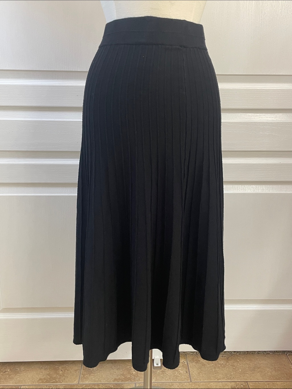 Elie Tahari Black Sweater Knit Pleated Maxi Skirt